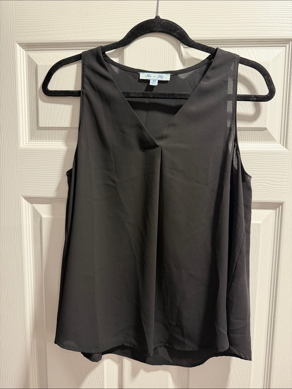 Black Sleeveless V-Neck Shell Top - Size M
